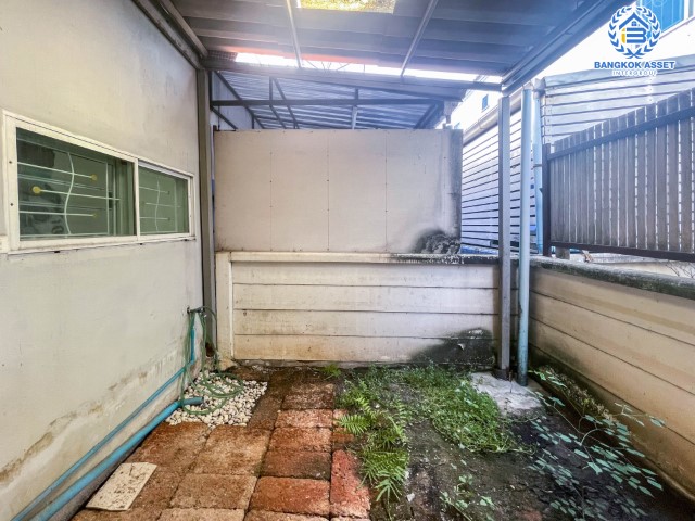 ทาวน์เฮ้าส์มือสองนนทบุรี ม.อารียา เดอะคัลเลอร์ ติวานนท์ เฟส3 เนื้อที่ 17.5 ตร.ว. ฟังก์ชัน 3 ห้องนอน 2 ห้องน้ำ 1 ที่จอดรถ สภาพแวดล้อมในซอยดี บนทำเลติด ถ.ติวานนท์ ใกล้เมืองทองธานี และทางด่วน "ศรีสมาน" บ้านราคาถูกสุดในโครงการ...